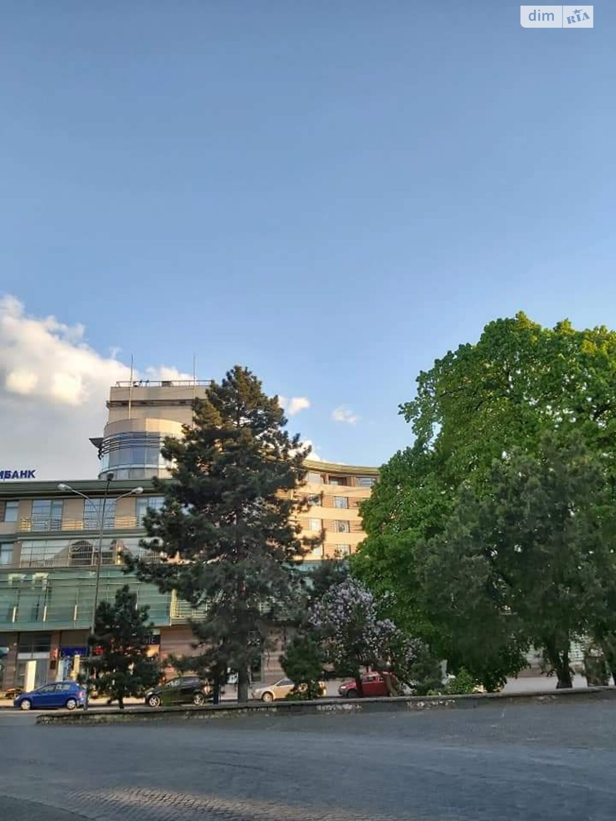 двухкомнатная квартира в Ужгороде, район Центр, на пл. Жупанатская в аренду на долгий срок помесячно фото 1 двухкомнатная квартира в Ужгороде, район Центр, на пл. Жупанатская в аренду на долгий срок помесячно фото 1