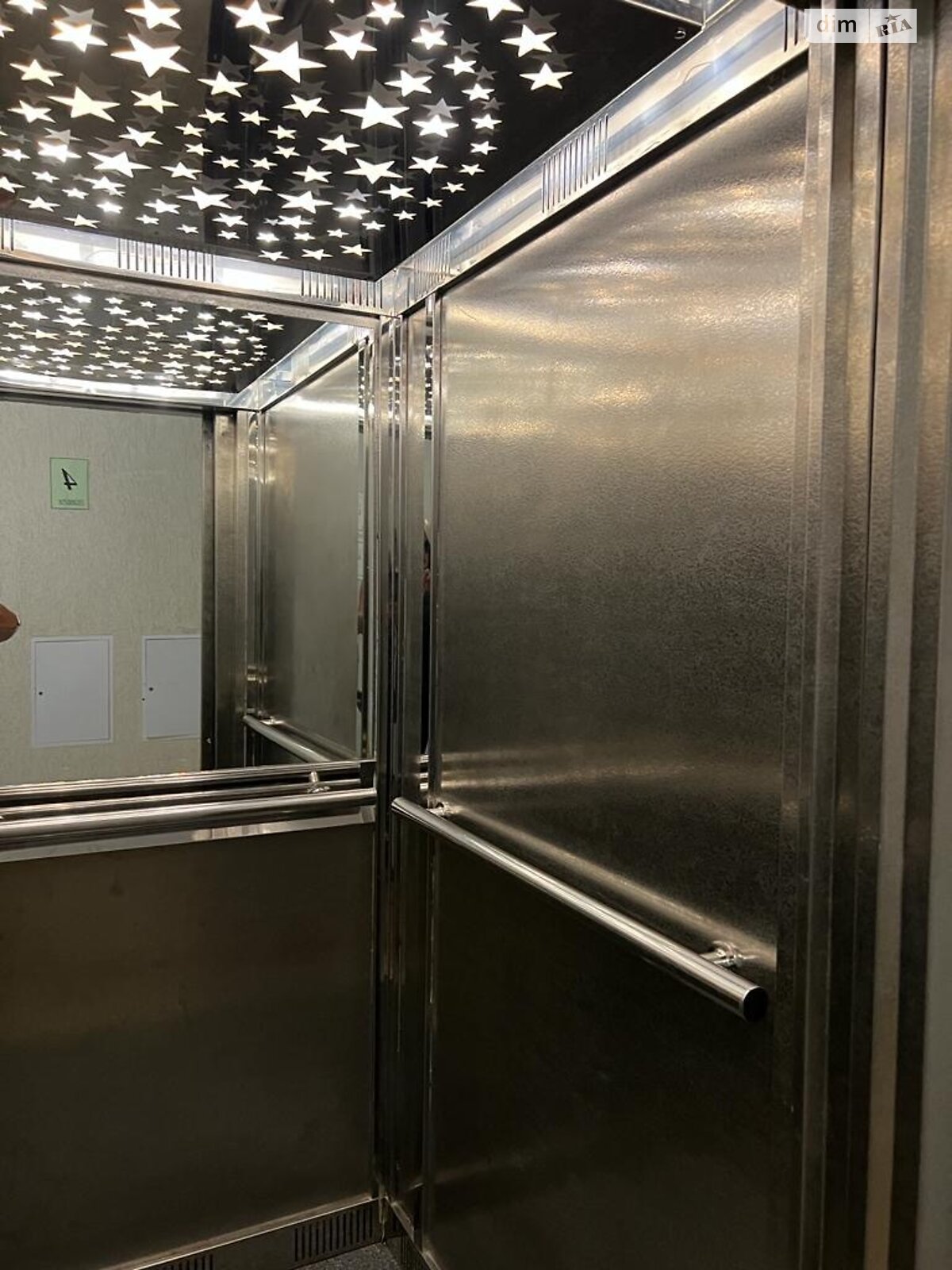 двухкомнатная квартира в Ужгороде, район Центр, на пл. Жупанатская 1 в аренду на долгий срок помесячно фото 1