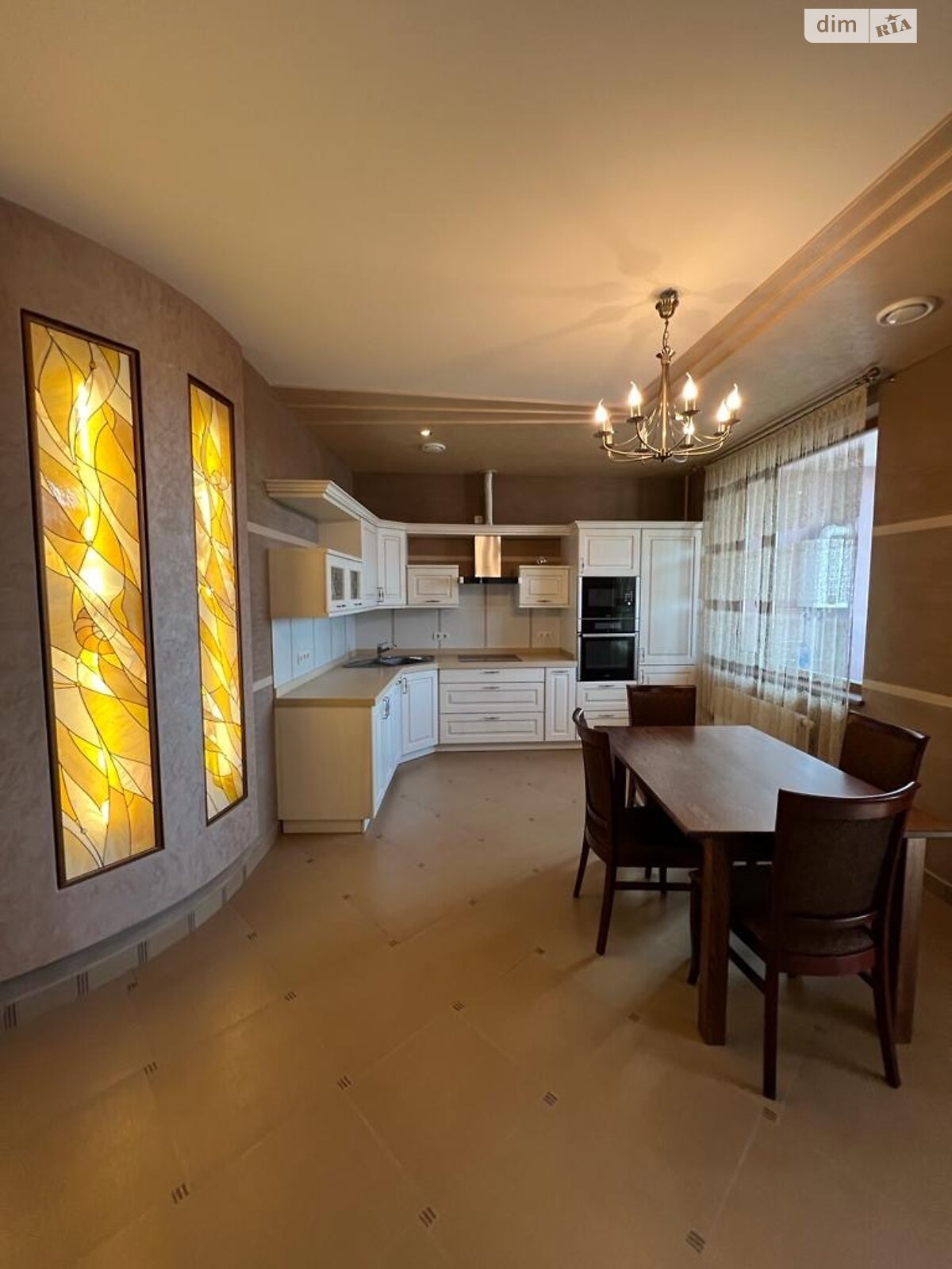 двухкомнатная квартира в Ужгороде, район Центр, на пл. Жупанатская 1 в аренду на долгий срок помесячно фото 1