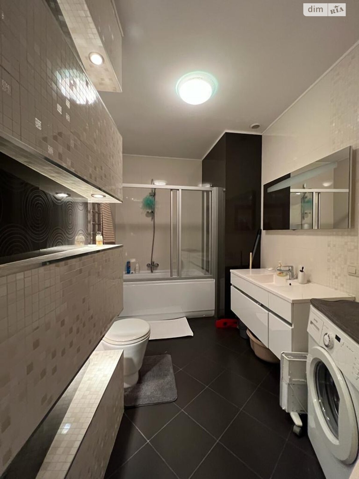 двухкомнатная квартира в Ужгороде, район Центр, на пл. Жупанатская 1 в аренду на долгий срок помесячно фото 1