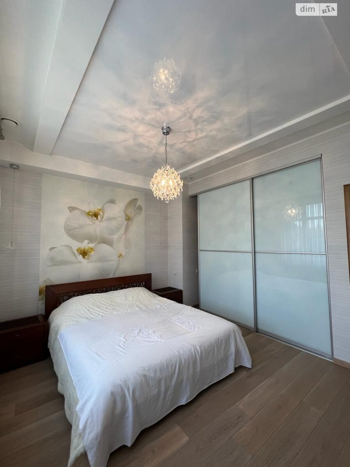 двухкомнатная квартира в Ужгороде, район Центр, на пл. Жупанатская 1 в аренду на долгий срок помесячно фото 1