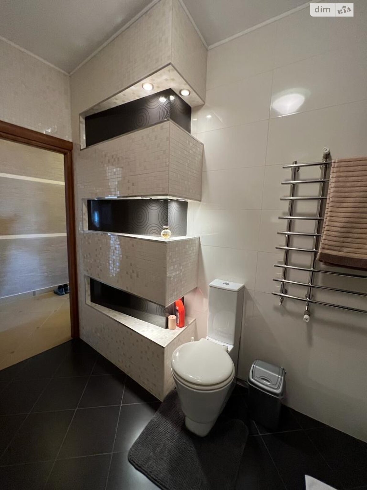 двухкомнатная квартира в Ужгороде, район Центр, на пл. Жупанатская 1 в аренду на долгий срок помесячно фото 1