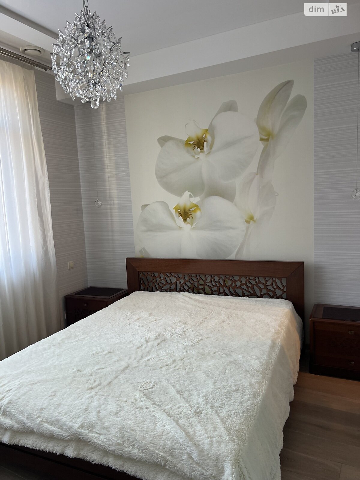 двухкомнатная квартира в Ужгороде, район Центр, на пл. Жупанатская 1 в аренду на долгий срок помесячно фото 1