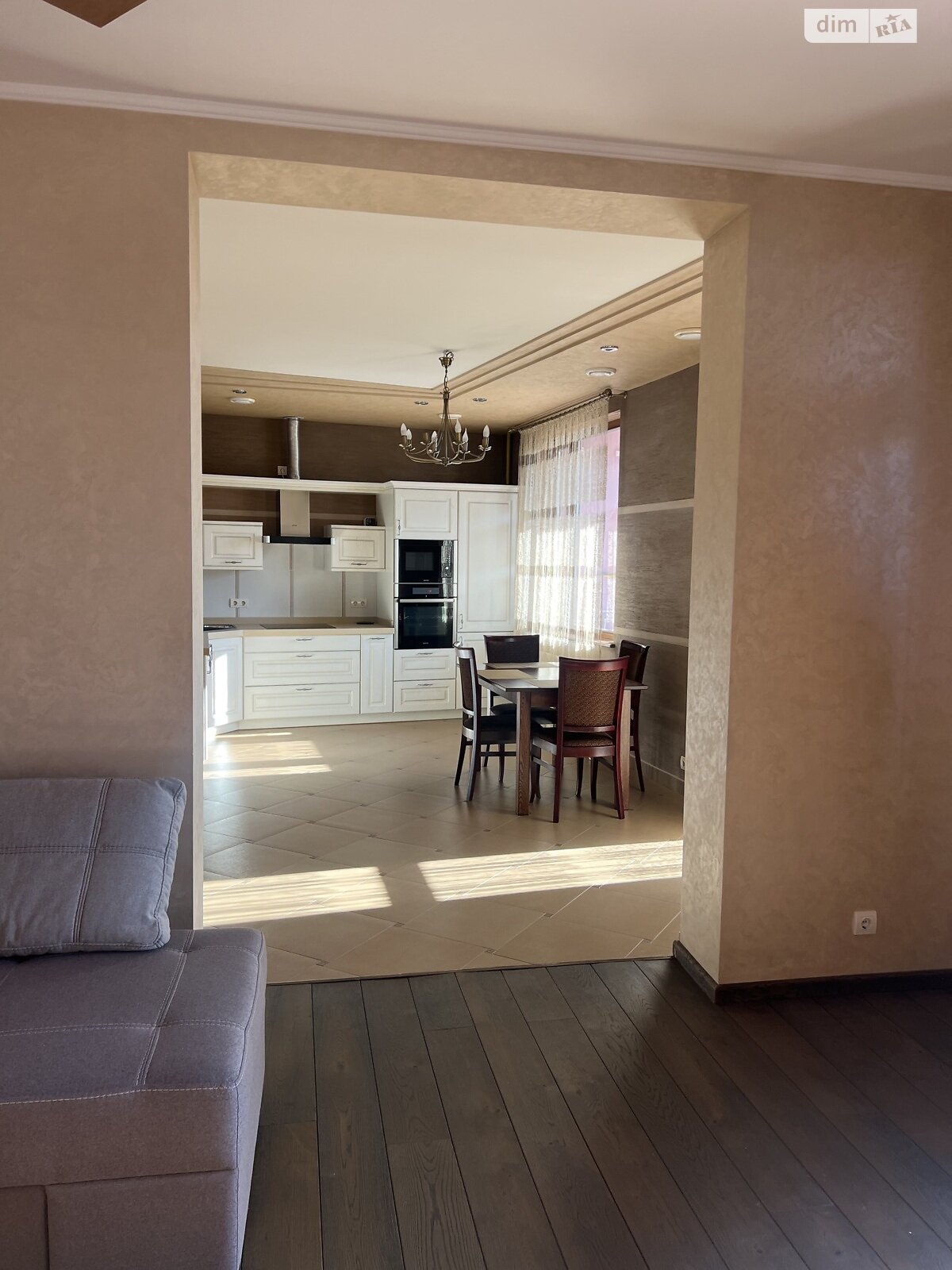 двухкомнатная квартира в Ужгороде, район Центр, на пл. Жупанатская 1 в аренду на долгий срок помесячно фото 1