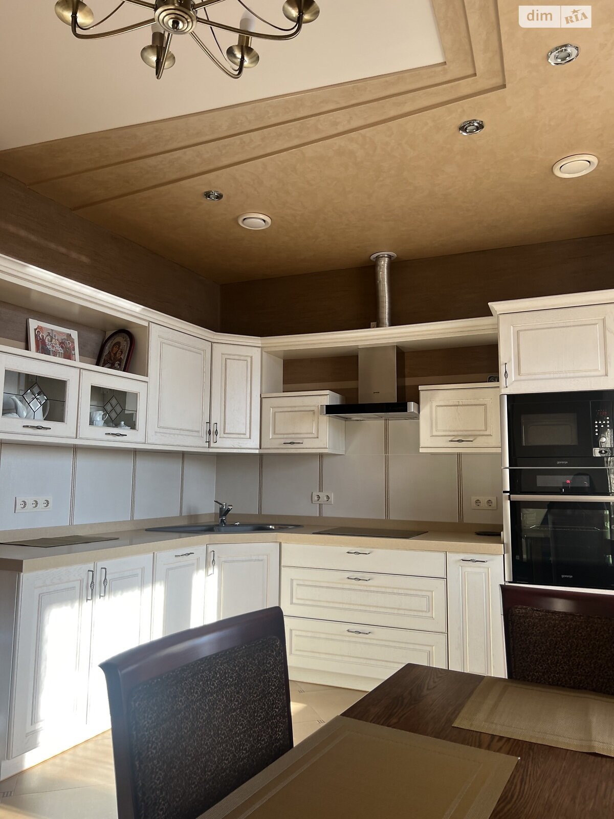 двухкомнатная квартира в Ужгороде, район Центр, на пл. Жупанатская 1 в аренду на долгий срок помесячно фото 1