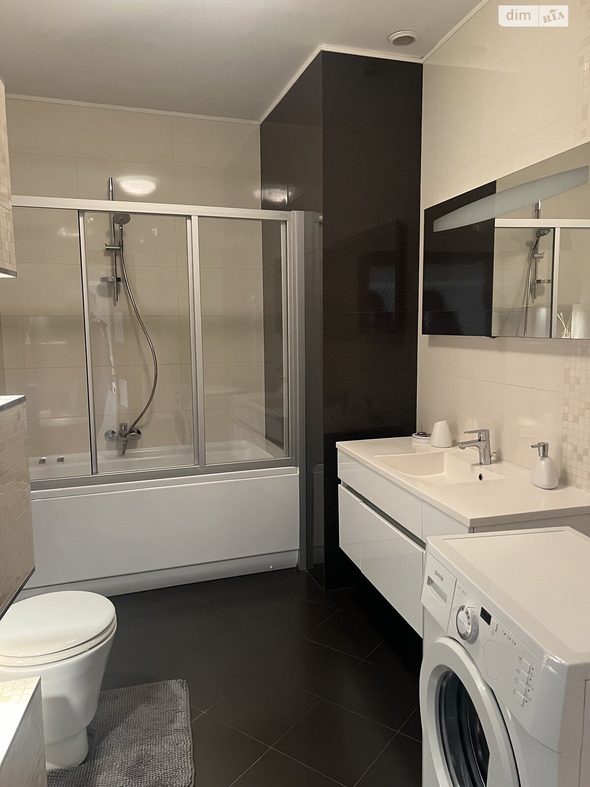 двухкомнатная квартира в Ужгороде, район Центр, на пл. Жупанатская 1 в аренду на долгий срок помесячно фото 1