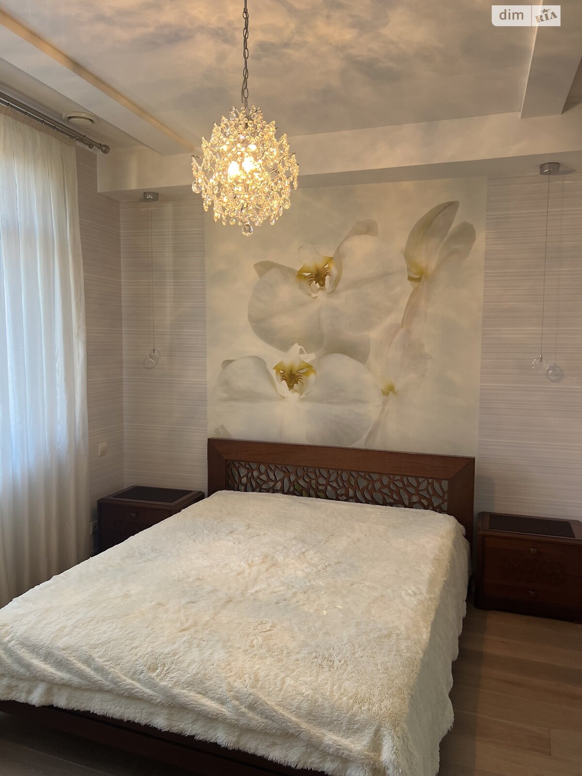 двухкомнатная квартира в Ужгороде, район Центр, на пл. Жупанатская 1 в аренду на долгий срок помесячно фото 1