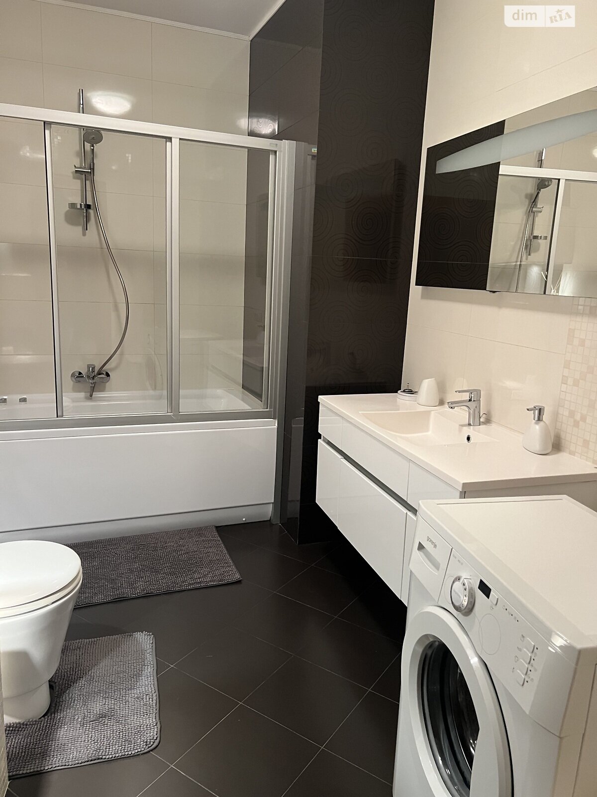 двухкомнатная квартира в Ужгороде, район Центр, на пл. Жупанатская 1 в аренду на долгий срок помесячно фото 1