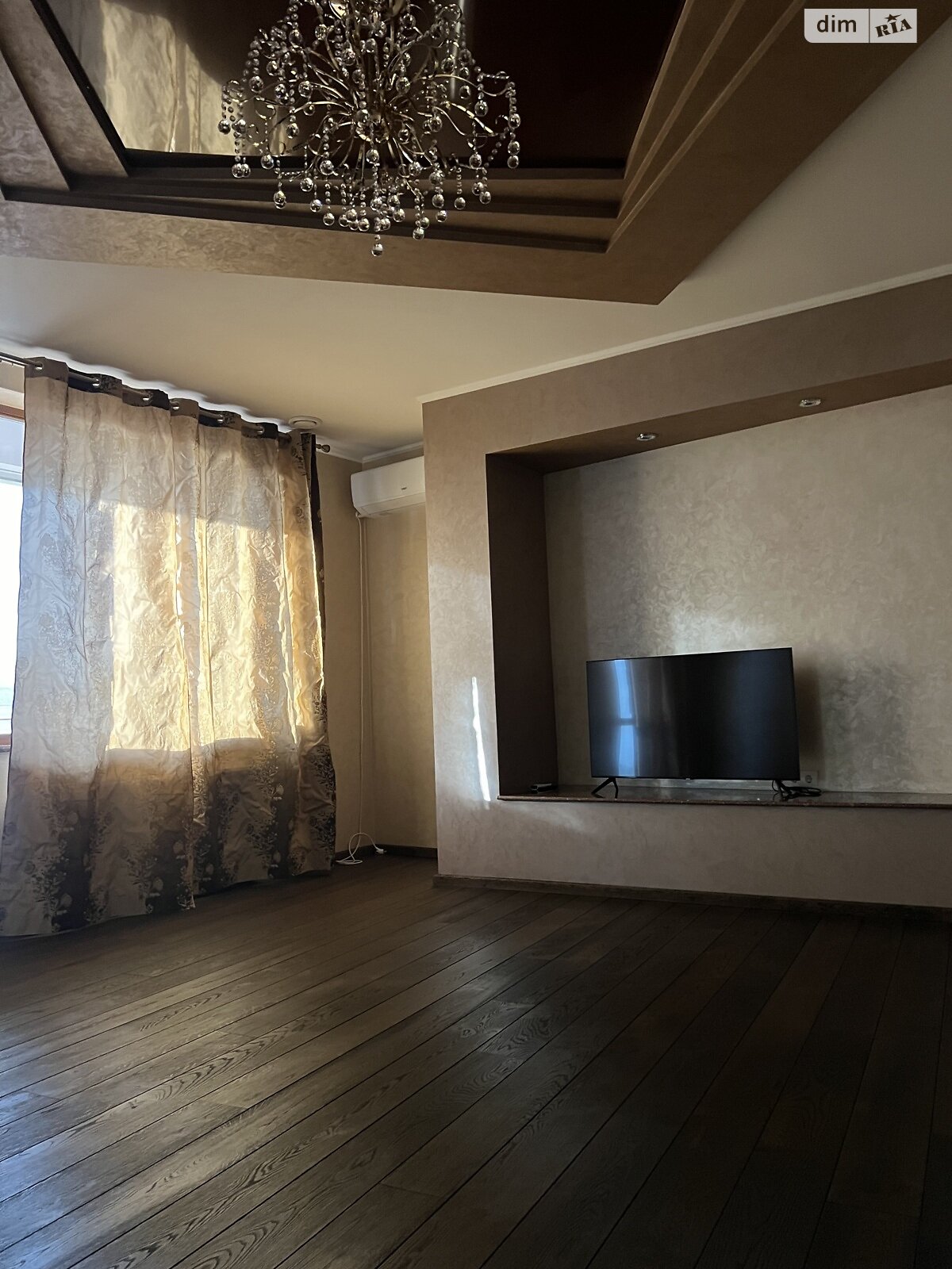 двухкомнатная квартира в Ужгороде, район Центр, на пл. Жупанатская 1 в аренду на долгий срок помесячно фото 1