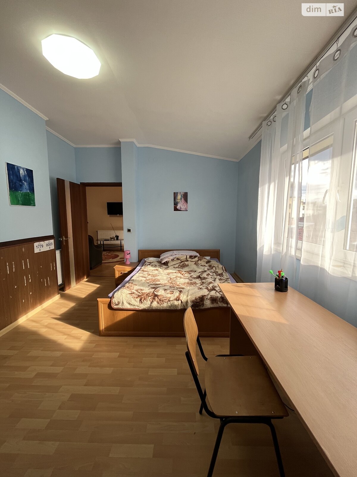 трехкомнатная квартира в Ужгороде, район Центр, на пл. Корятовича 31 в аренду на долгий срок помесячно фото 1