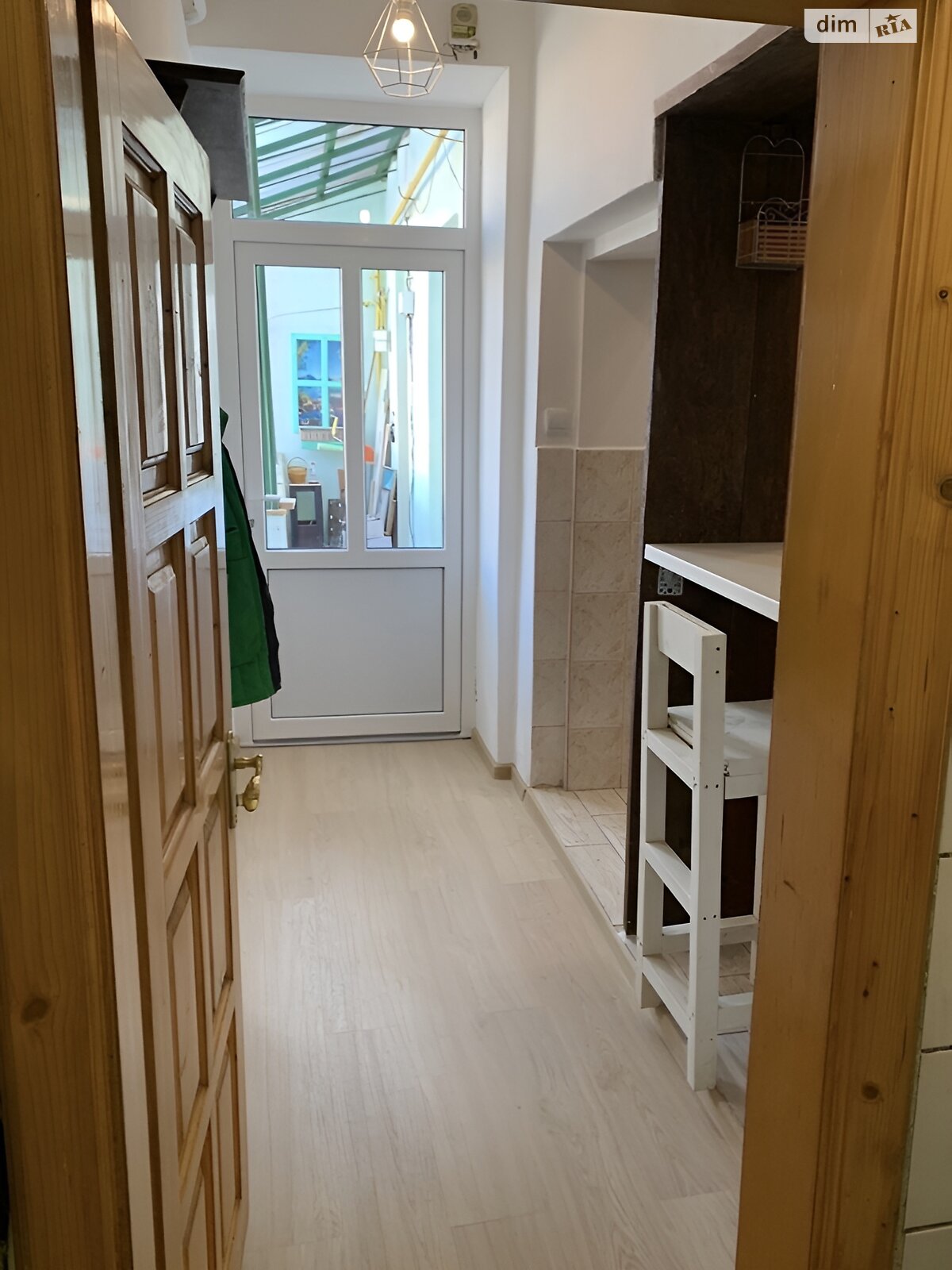 трехкомнатная квартира в Ужгороде, район Центр, на пл. Корятовича в аренду на долгий срок помесячно фото 1 трехкомнатная квартира в Ужгороде, район Центр, на пл. Корятовича в аренду на долгий срок помесячно фото 1