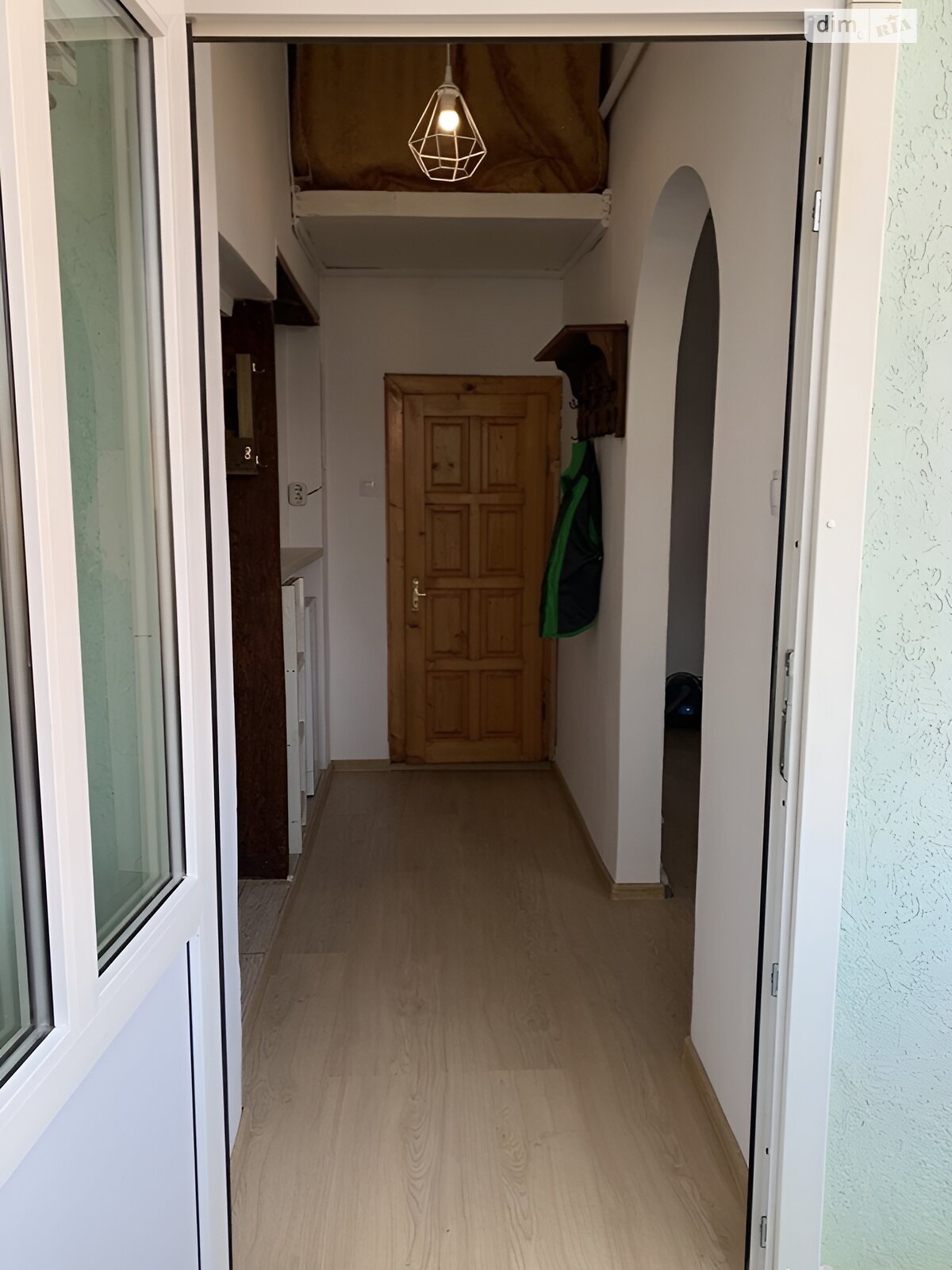трехкомнатная квартира в Ужгороде, район Центр, на пл. Корятовича в аренду на долгий срок помесячно фото 1 трехкомнатная квартира в Ужгороде, район Центр, на пл. Корятовича в аренду на долгий срок помесячно фото 1