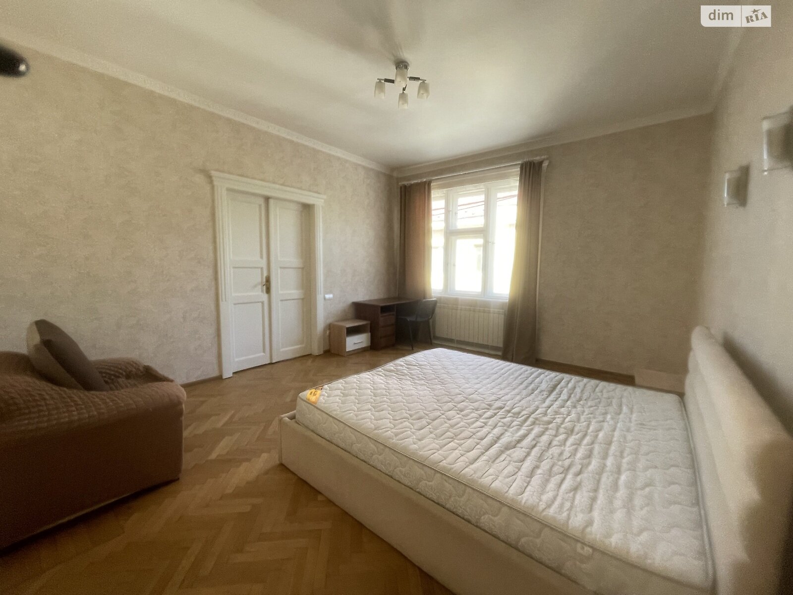 трикімнатна квартира в Ужгороді, район Центр, на вул. Підгірна 26 в довготривалу оренду помісячно фото 1 трикімнатна квартира в Ужгороді, район Центр, на вул. Підгірна 26 в довготривалу оренду помісячно фото 1