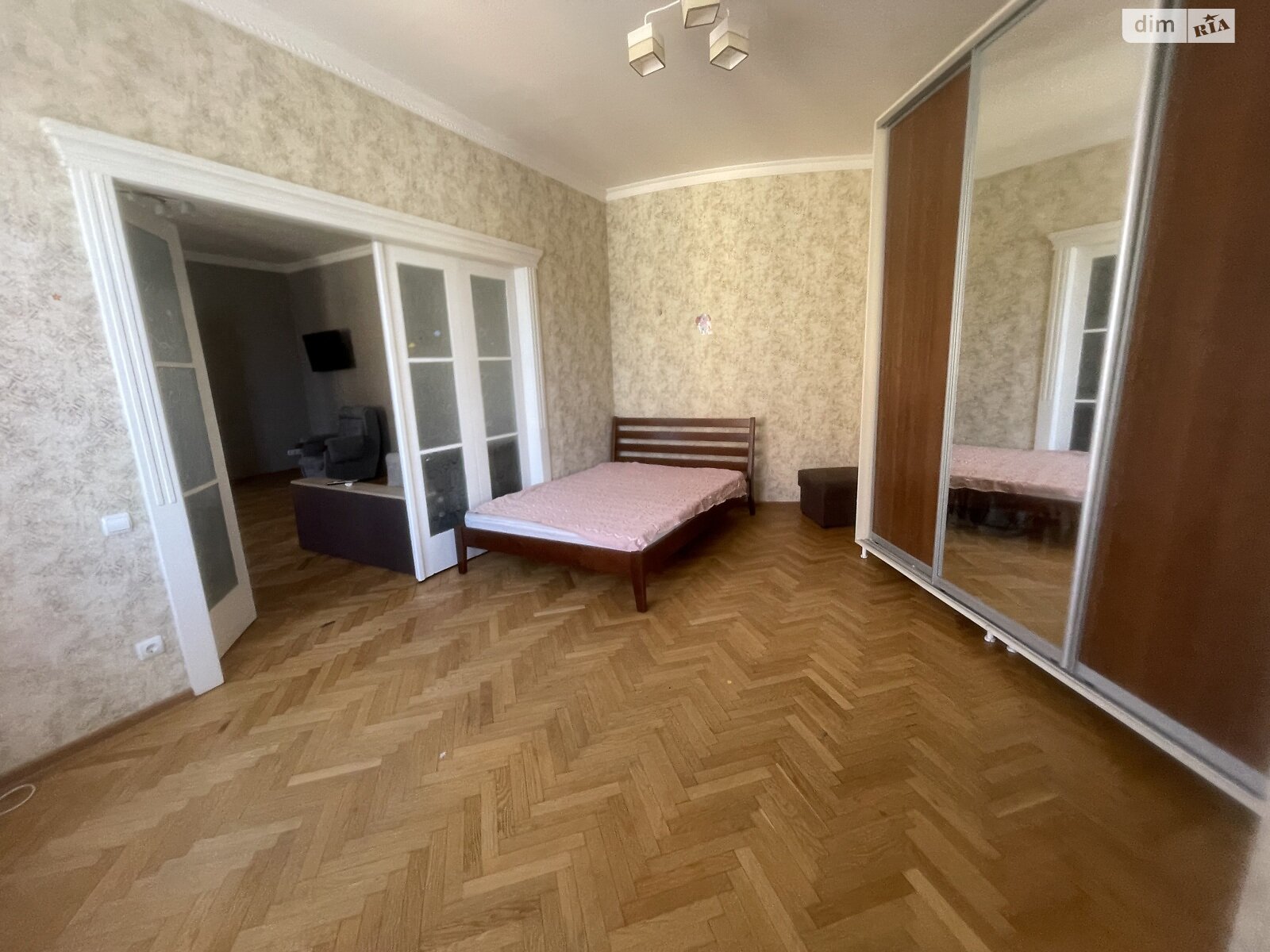 трикімнатна квартира в Ужгороді, район Центр, на вул. Підгірна 26 в довготривалу оренду помісячно фото 1 трикімнатна квартира в Ужгороді, район Центр, на вул. Підгірна 26 в довготривалу оренду помісячно фото 1