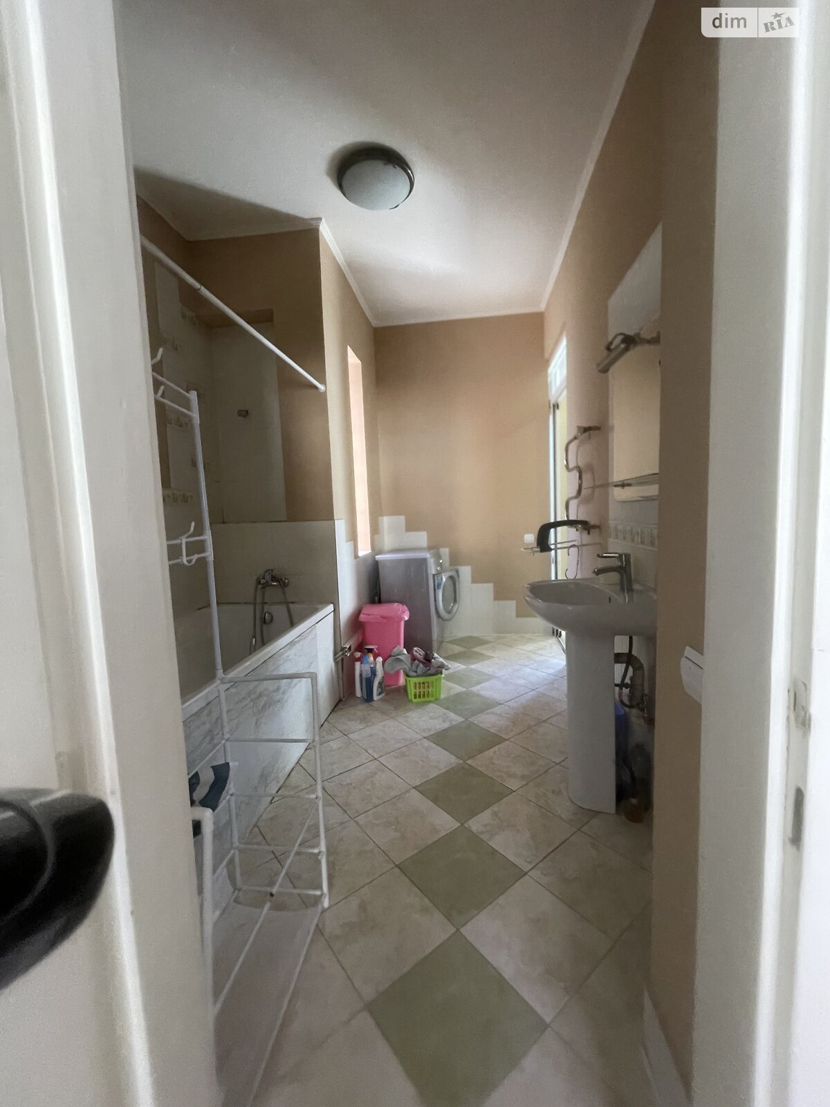 трикімнатна квартира в Ужгороді, район Центр, на вул. Підгірна 26 в довготривалу оренду помісячно фото 1 трикімнатна квартира в Ужгороді, район Центр, на вул. Підгірна 26 в довготривалу оренду помісячно фото 1