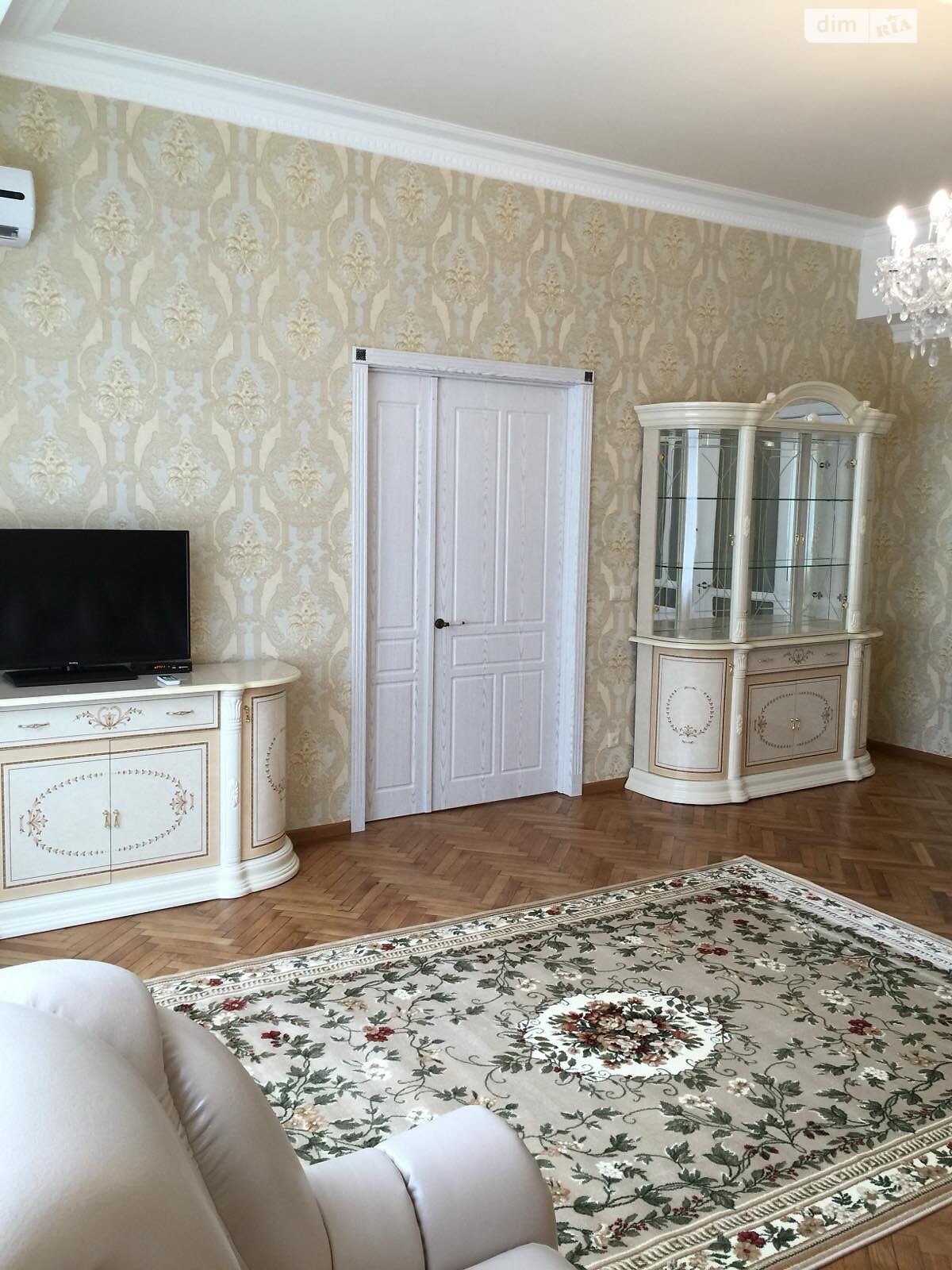 двокімнатна квартира в Ужгороді, район Центр, на вул. Підгірна в довготривалу оренду помісячно фото 1