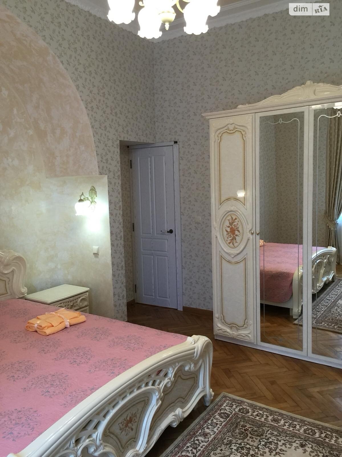 двокімнатна квартира в Ужгороді, район Центр, на вул. Підгірна в довготривалу оренду помісячно фото 1