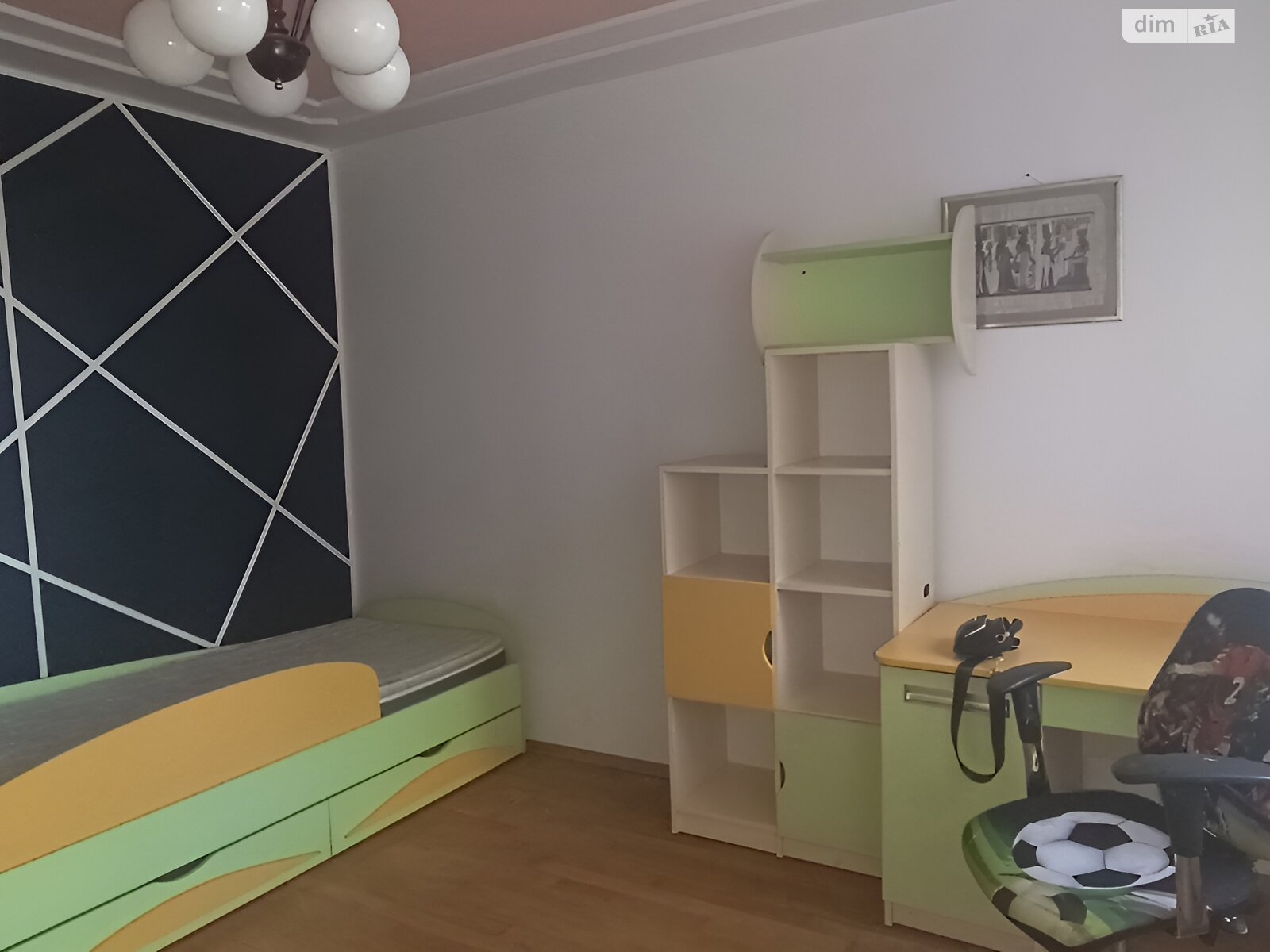 трехкомнатная квартира в Ужгороде, район Центр, на просп. Свободы 46 в аренду на долгий срок помесячно фото 1 трехкомнатная квартира в Ужгороде, район Центр, на просп. Свободы 46 в аренду на долгий срок помесячно фото 1
