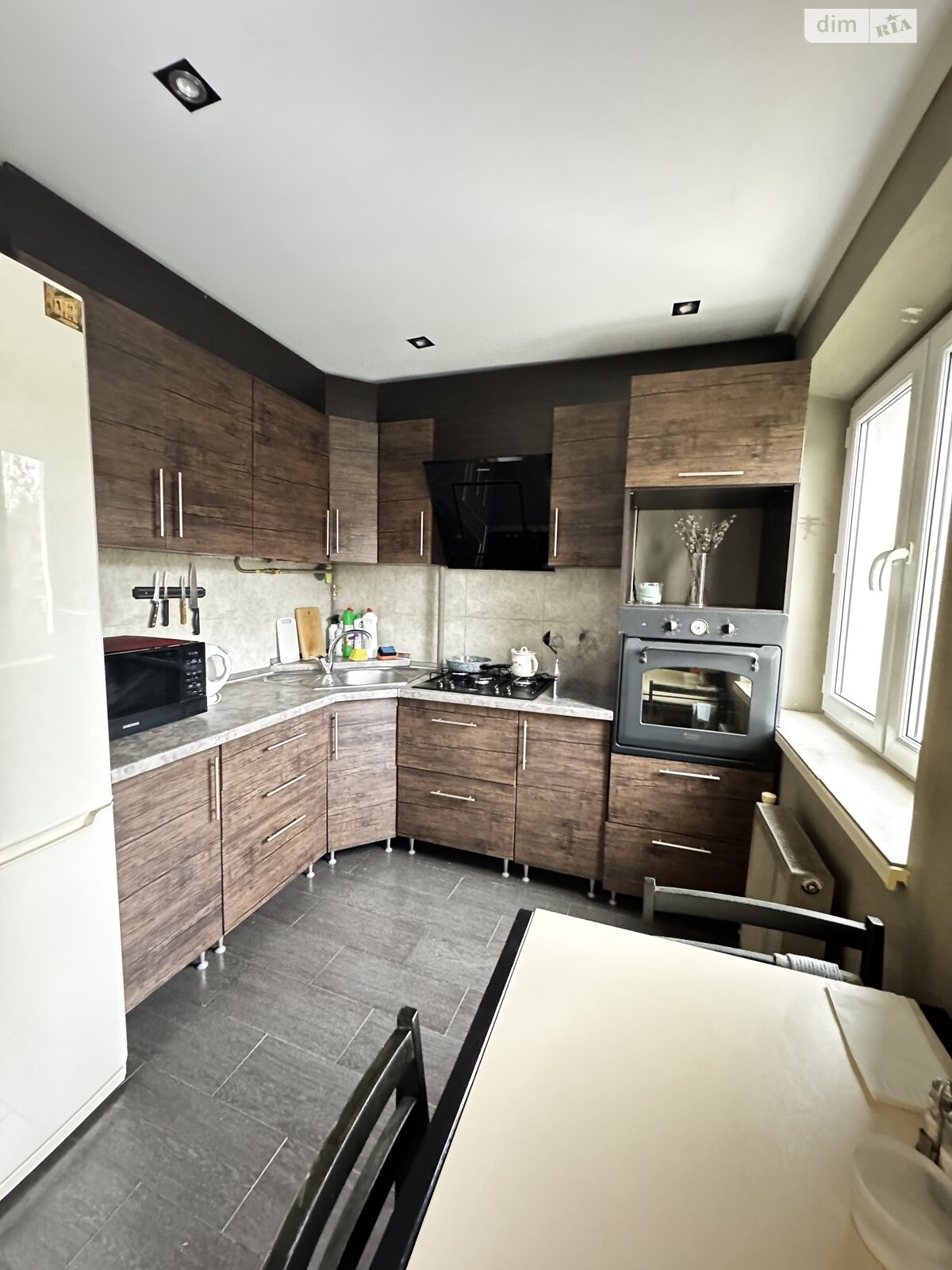 однокімнатна квартира в Ужгороді, район Центр, на просп. Свободи в довготривалу оренду помісячно фото 1 однокімнатна квартира в Ужгороді, район Центр, на просп. Свободи в довготривалу оренду помісячно фото 1