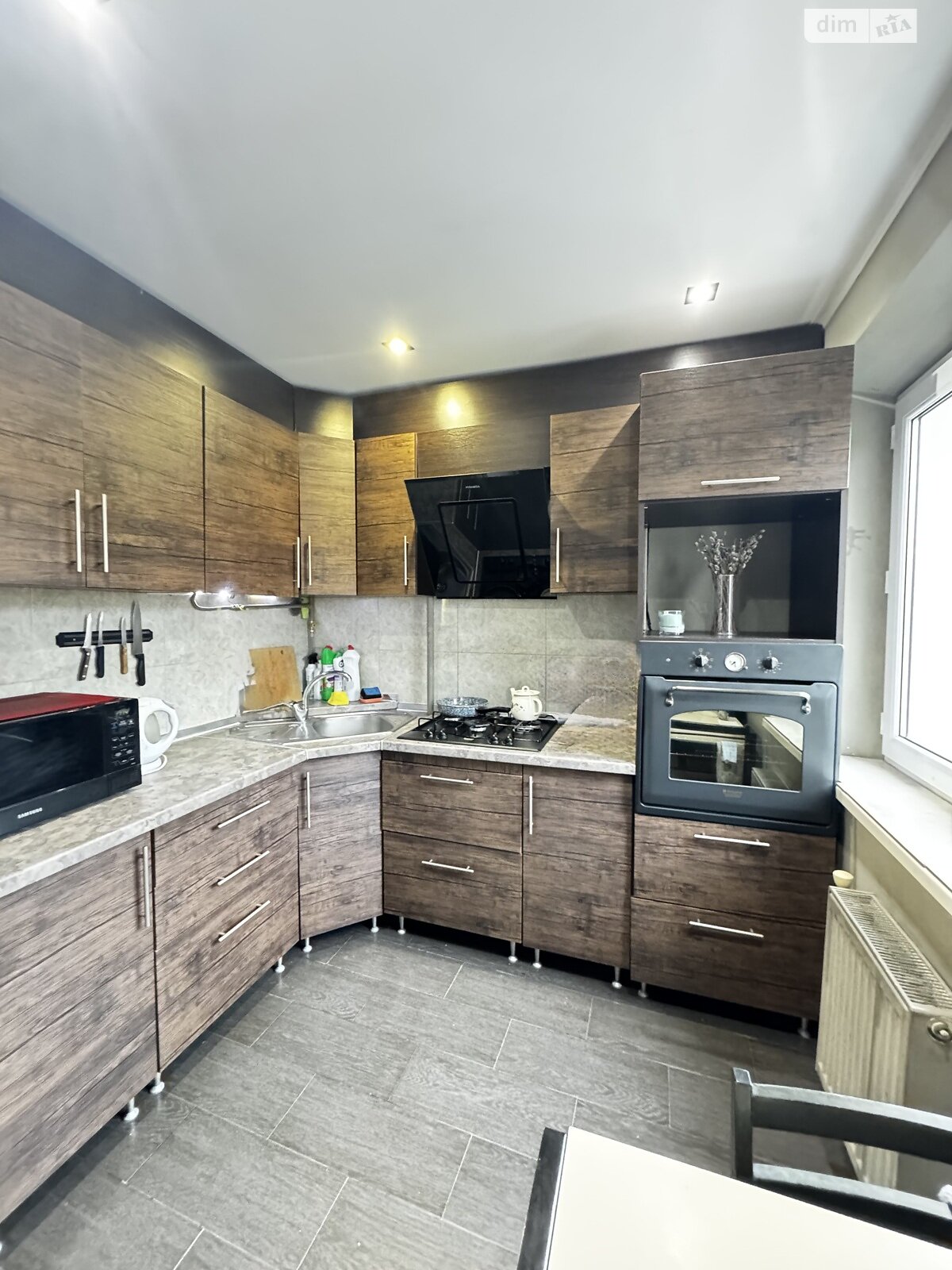 однокімнатна квартира в Ужгороді, район Центр, на просп. Свободи в довготривалу оренду помісячно фото 1 однокімнатна квартира в Ужгороді, район Центр, на просп. Свободи в довготривалу оренду помісячно фото 1