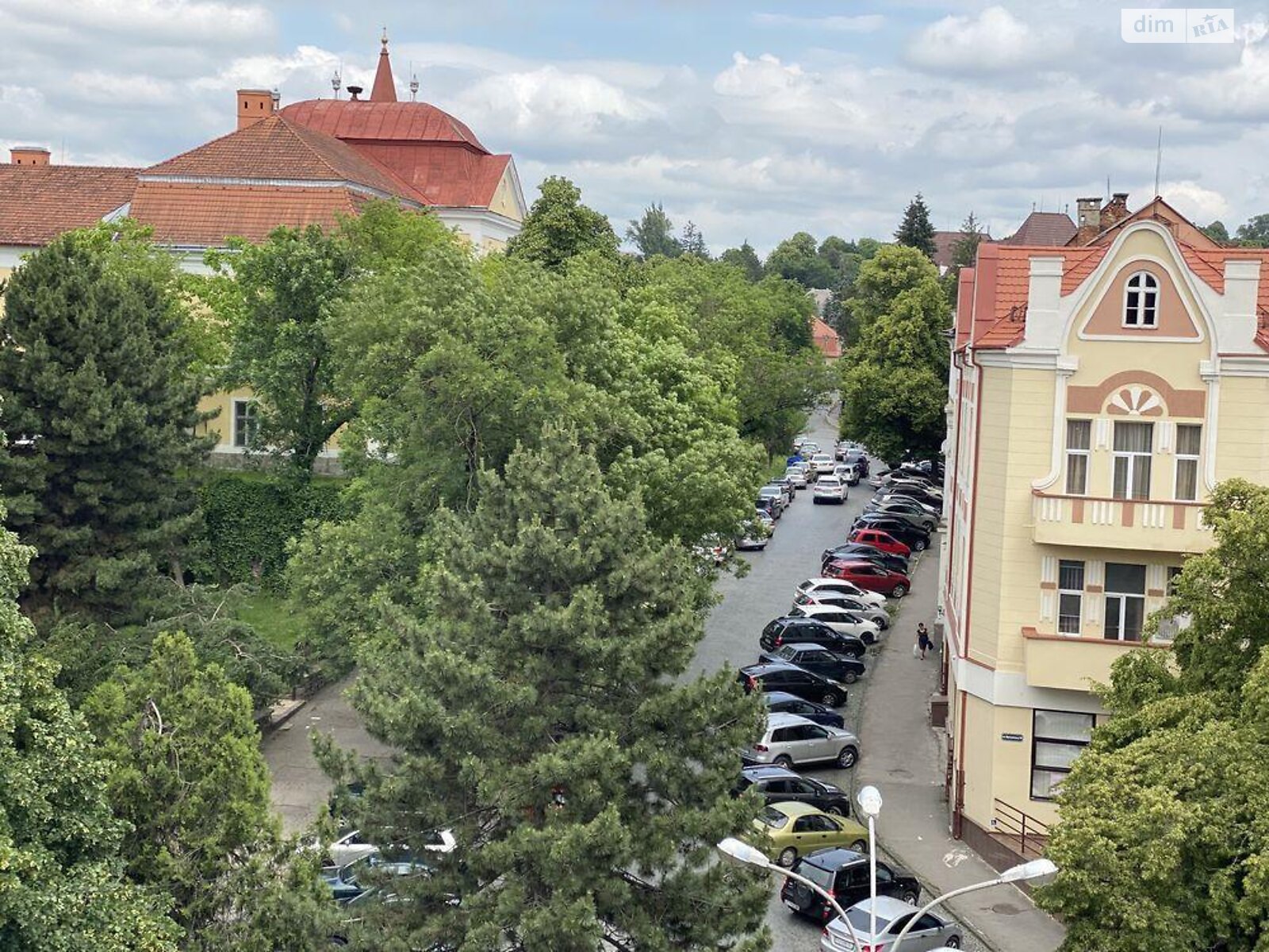 пятикомнатная квартира в Ужгороде, район Центр, на пл. Театральная 2 в аренду на долгий срок помесячно фото 1