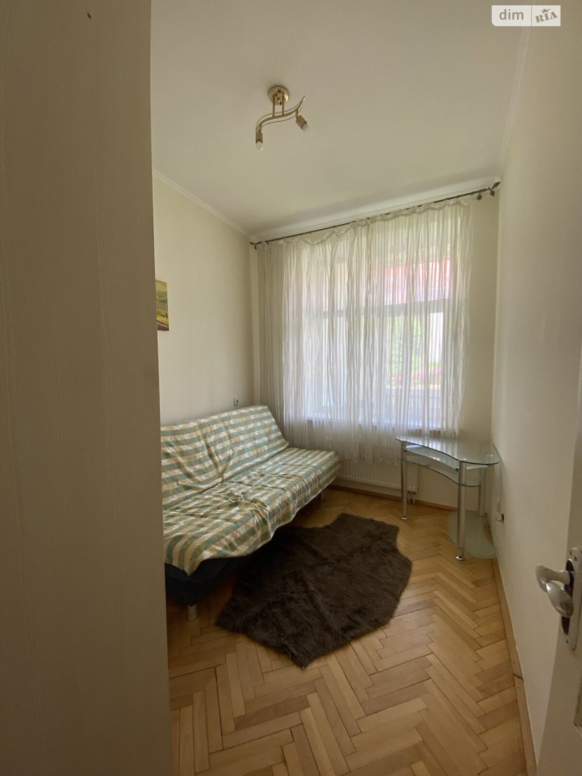 трикімнатна квартира в Ужгороді, район Вербник, на наб. Православна в довготривалу оренду помісячно фото 1 трикімнатна квартира в Ужгороді, район Вербник, на наб. Православна в довготривалу оренду помісячно фото 1