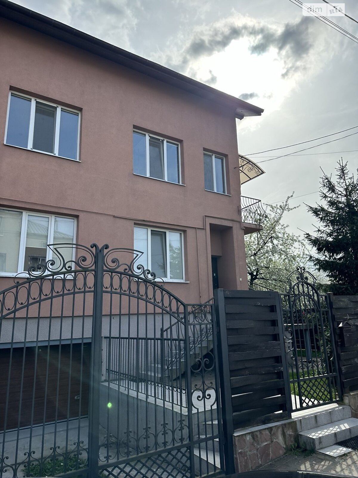 трикімнатна квартира в Винниках, район Личаківський, на вул. Андрія Шептицького 20 в довготривалу оренду помісячно фото 1 трикімнатна квартира в Винниках, район Личаківський, на вул. Андрія Шептицького 20 в довготривалу оренду помісячно фото 1