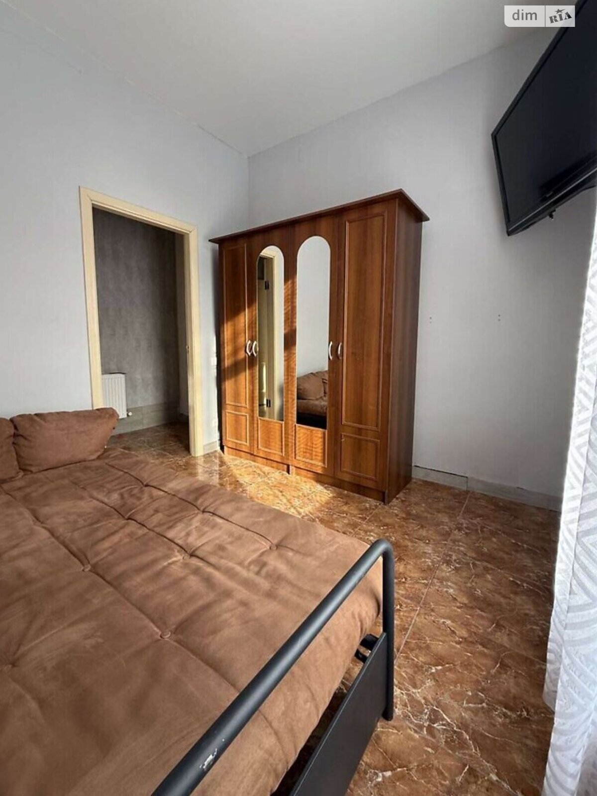 трехкомнатная квартира в Виннице, район Ближнее замостье, на ул. Александра Довженка в аренду на долгий срок помесячно фото 1 трехкомнатная квартира в Виннице, район Ближнее замостье, на ул. Александра Довженка в аренду на долгий срок помесячно фото 1