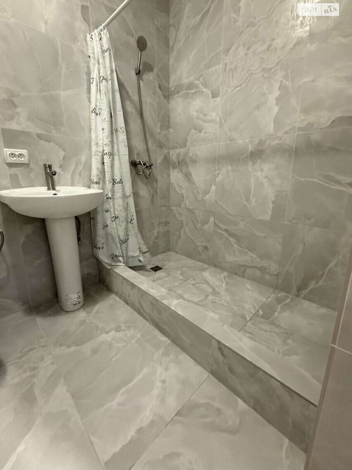 трехкомнатная квартира в Виннице, район Ближнее замостье, на ул. Александра Довженка в аренду на долгий срок помесячно фото 1 трехкомнатная квартира в Виннице, район Ближнее замостье, на ул. Александра Довженка в аренду на долгий срок помесячно фото 1