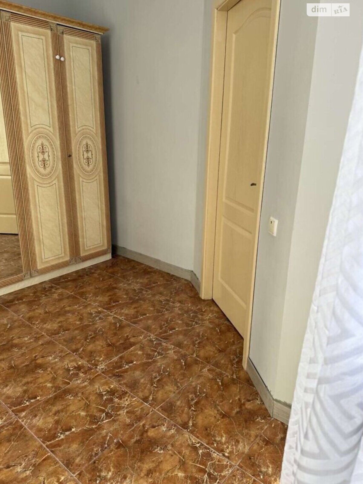 трехкомнатная квартира в Виннице, район Ближнее замостье, на ул. Александра Довженка в аренду на долгий срок помесячно фото 1 трехкомнатная квартира в Виннице, район Ближнее замостье, на ул. Александра Довженка в аренду на долгий срок помесячно фото 1