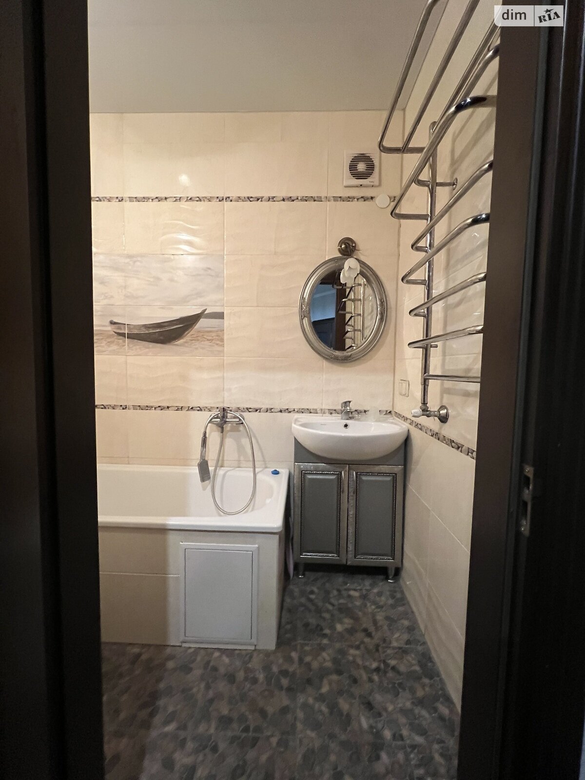 трикімнатна квартира в Вінниці, район Київська, на вул. Київська 29 корпус 3 в довготривалу оренду помісячно фото 1