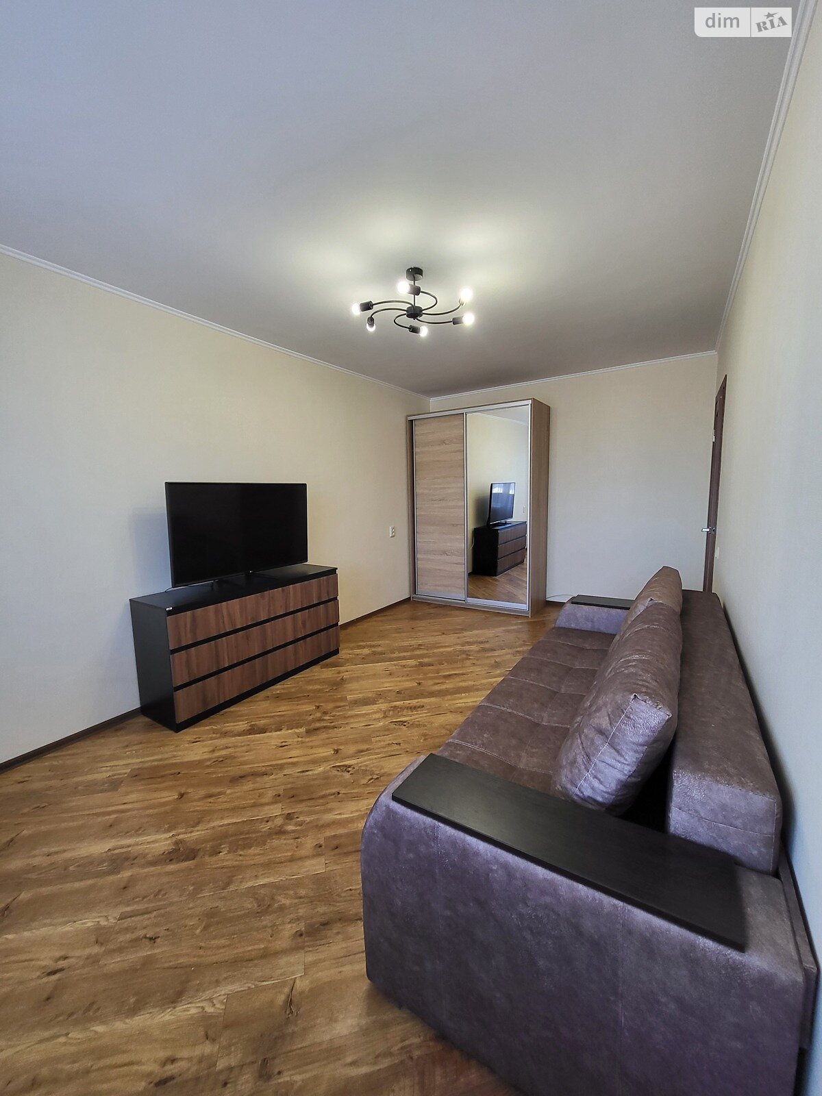 трехкомнатная квартира в Виннице, район Киевская, на ул. Павла Корнелюка 9 в аренду на долгий срок помесячно фото 1