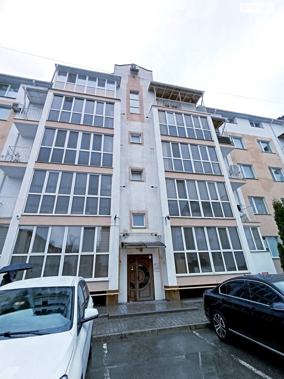 трехкомнатная квартира в Виннице, район Подолье, на ул. Генерала Гандзюка 2 в аренду на долгий срок помесячно фото 1