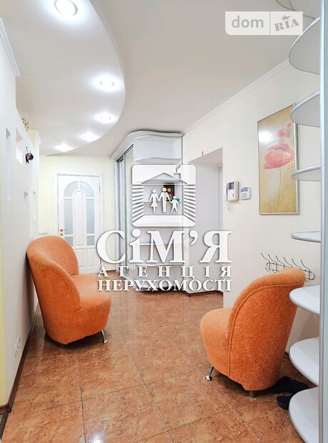 трехкомнатная квартира с мебелью в Виннице, район Подолье, на ул. Пирогова в аренду на долгий срок помесячно фото 1
