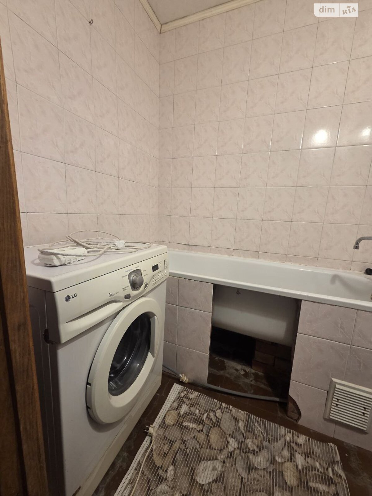 трехкомнатная квартира в Виннице, район Подолье, на ул. Пирогова 103А в аренду на долгий срок помесячно фото 1