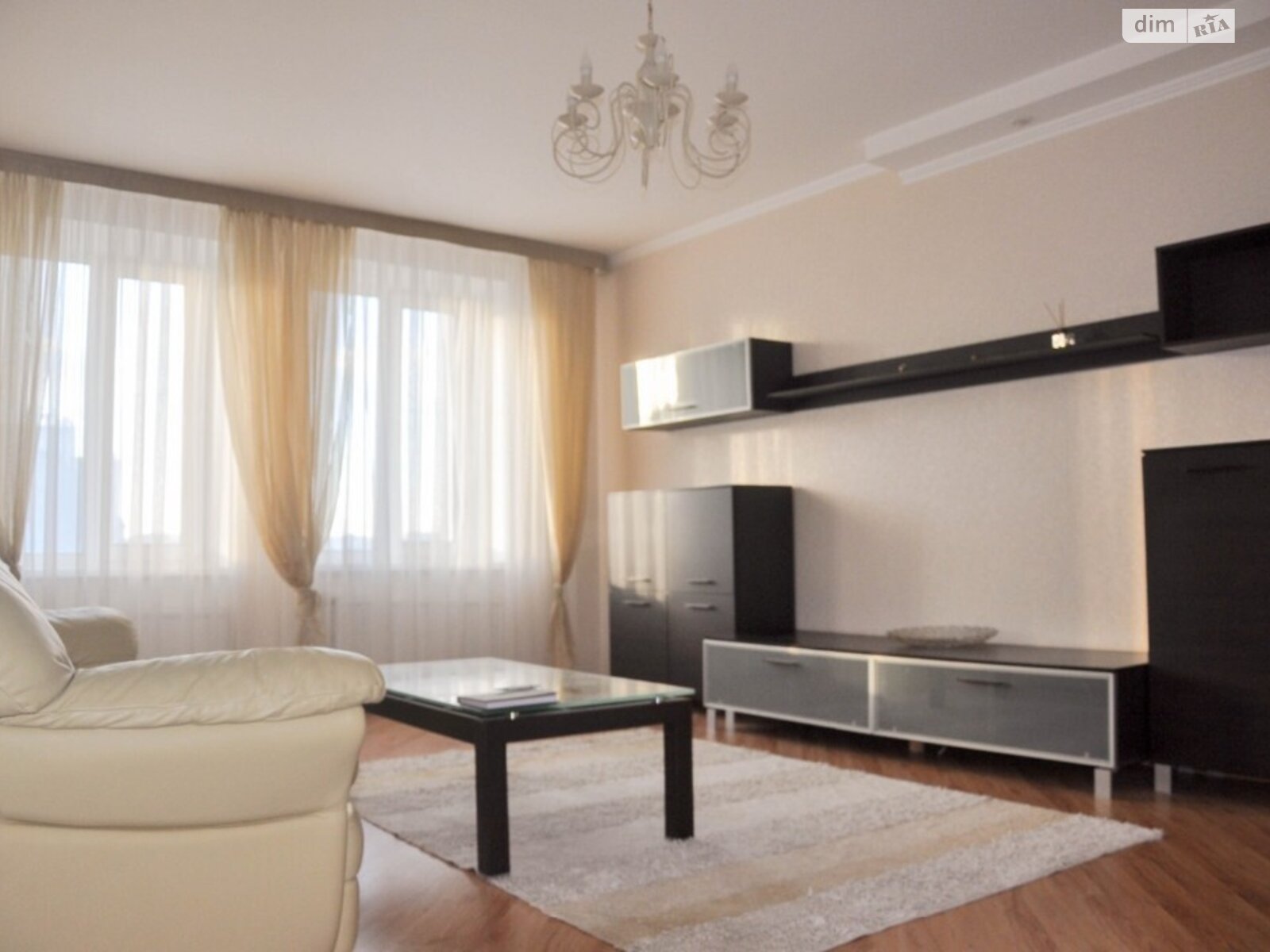 трехкомнатная квартира с мебелью в Виннице, район Подолье, на ул. Зодчих 36 в аренду на долгий срок помесячно фото 1