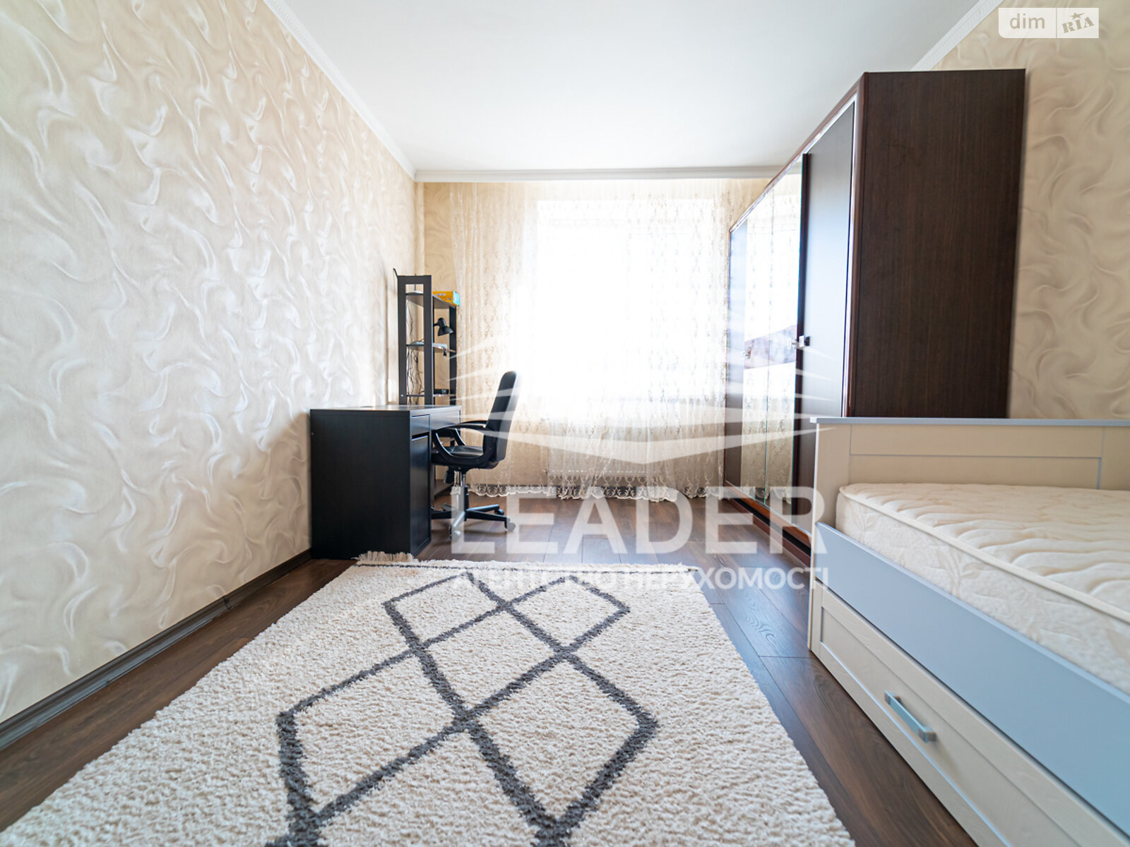 трехкомнатная квартира в Виннице, район Подолье, на ул. Зодчих в аренду на долгий срок помесячно фото 1