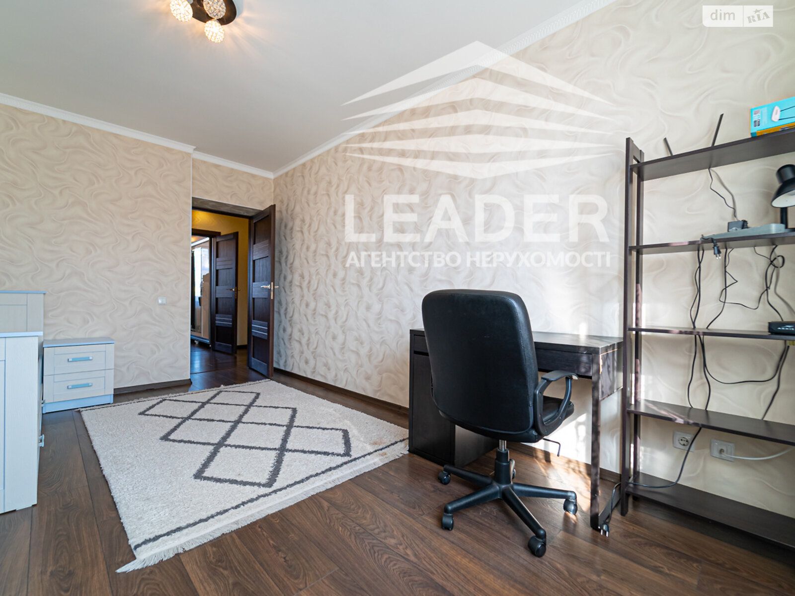 трехкомнатная квартира в Виннице, район Подолье, на ул. Зодчих в аренду на долгий срок помесячно фото 1