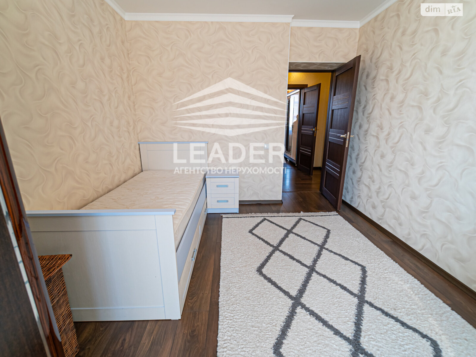 трехкомнатная квартира в Виннице, район Подолье, на ул. Зодчих в аренду на долгий срок помесячно фото 1