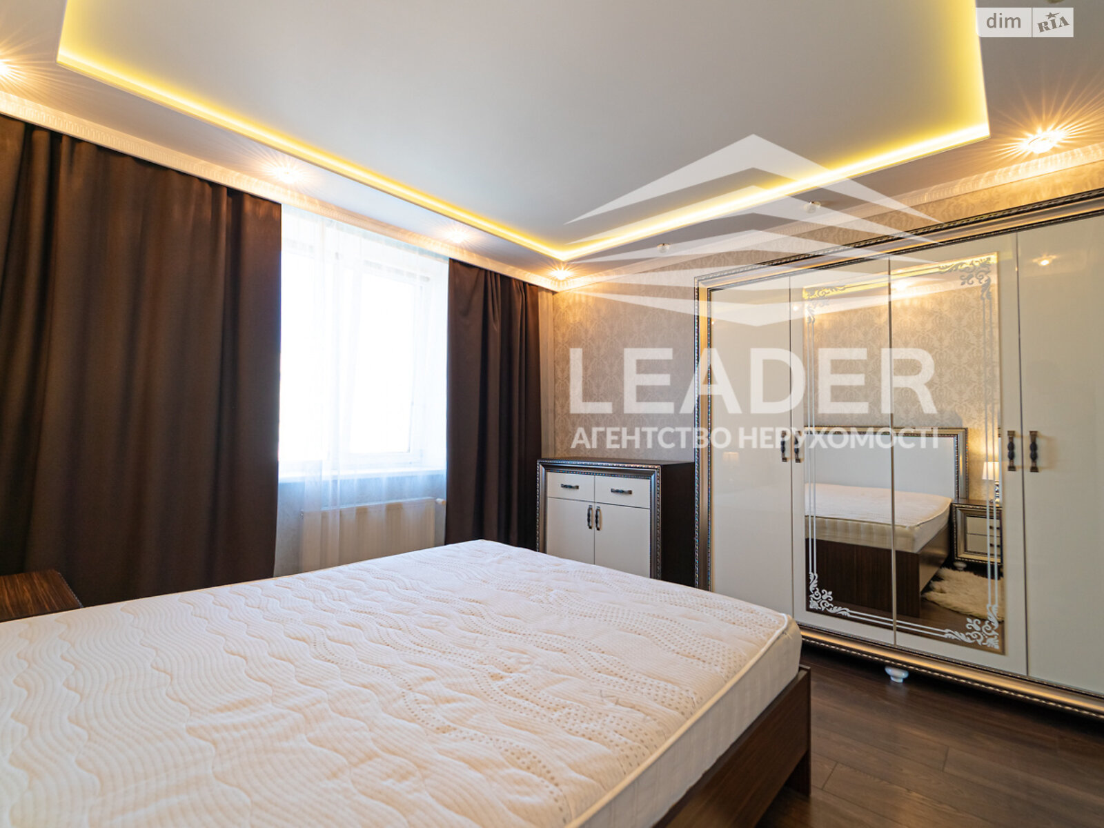 трехкомнатная квартира в Виннице, район Подолье, на ул. Зодчих в аренду на долгий срок помесячно фото 1