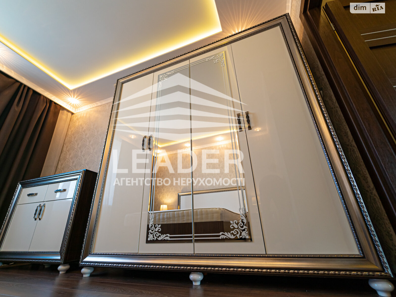 трехкомнатная квартира в Виннице, район Подолье, на ул. Зодчих в аренду на долгий срок помесячно фото 1