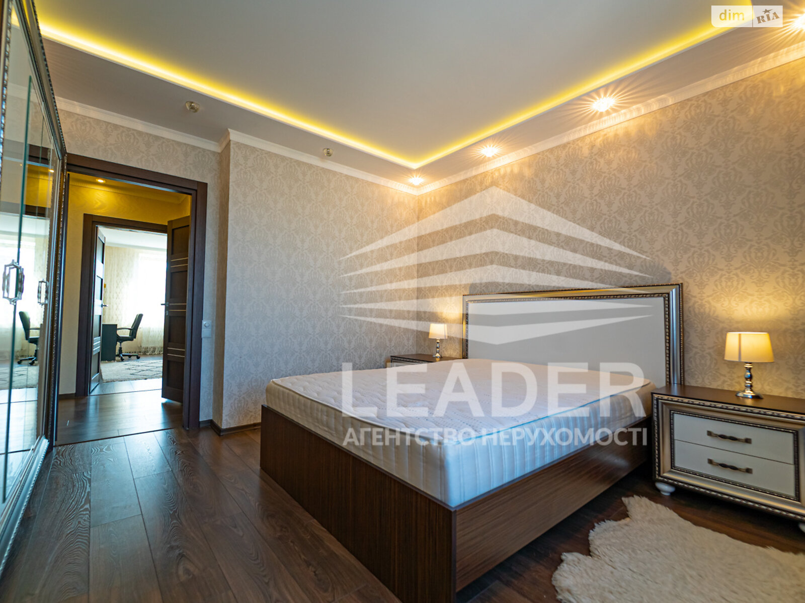 трехкомнатная квартира в Виннице, район Подолье, на ул. Зодчих в аренду на долгий срок помесячно фото 1