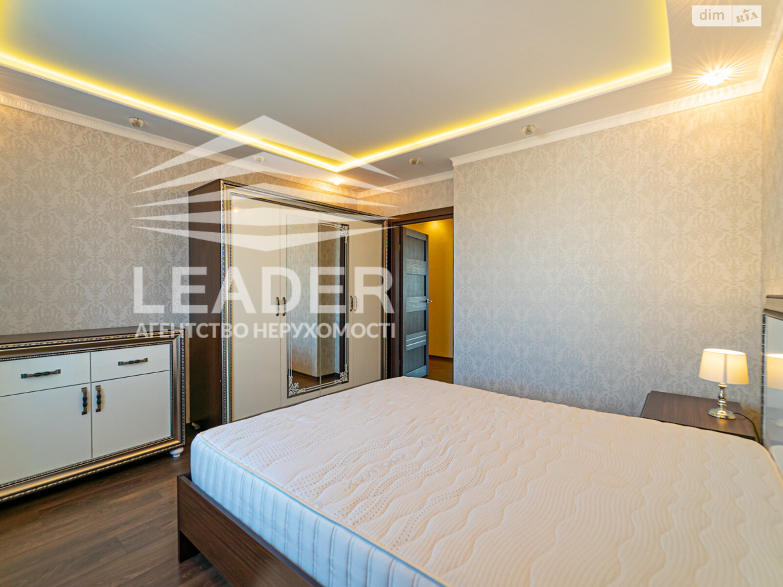 трехкомнатная квартира в Виннице, район Подолье, на ул. Зодчих в аренду на долгий срок помесячно фото 1