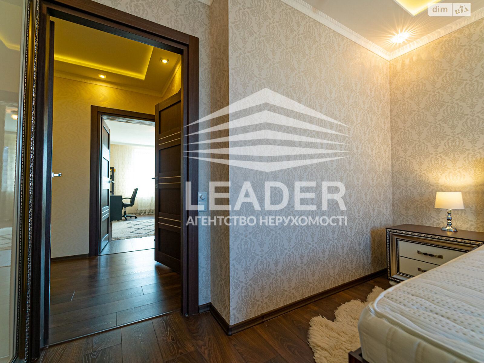 трехкомнатная квартира в Виннице, район Подолье, на ул. Зодчих в аренду на долгий срок помесячно фото 1