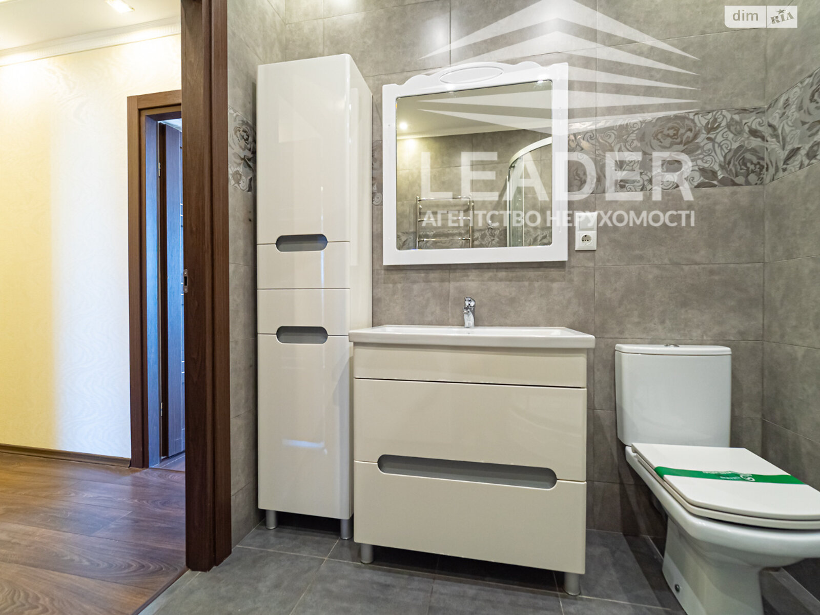 трехкомнатная квартира в Виннице, район Подолье, на ул. Зодчих в аренду на долгий срок помесячно фото 1