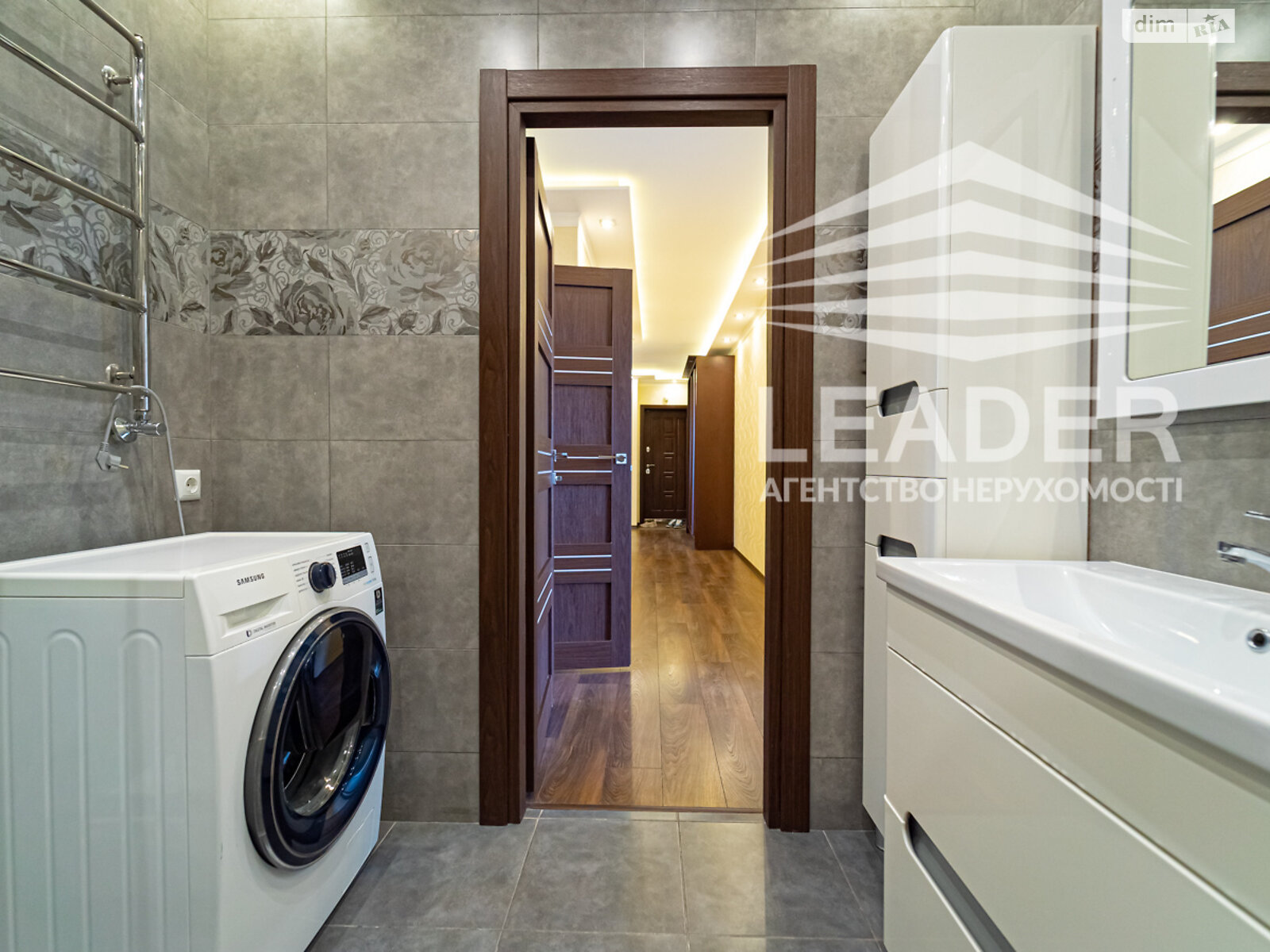 трехкомнатная квартира в Виннице, район Подолье, на ул. Зодчих в аренду на долгий срок помесячно фото 1