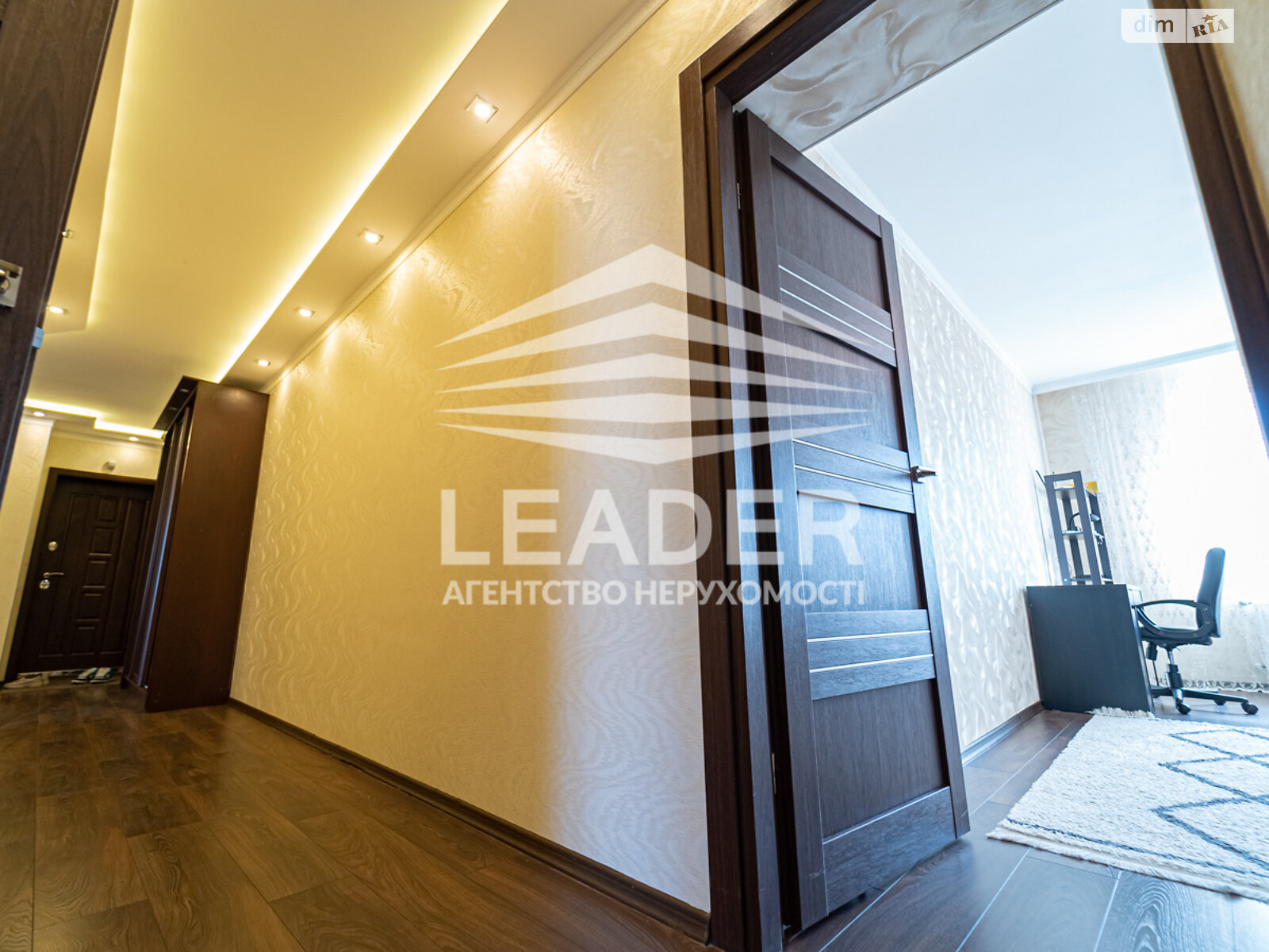 трехкомнатная квартира в Виннице, район Подолье, на ул. Зодчих в аренду на долгий срок помесячно фото 1