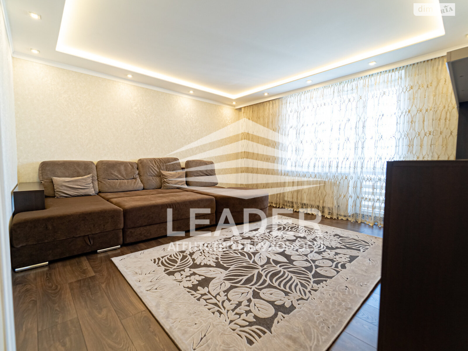 трехкомнатная квартира в Виннице, район Подолье, на ул. Зодчих в аренду на долгий срок помесячно фото 1