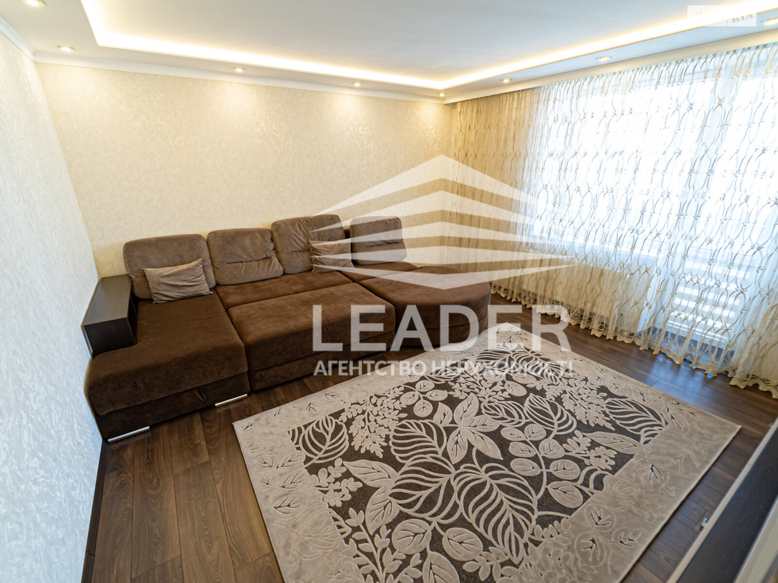 трехкомнатная квартира в Виннице, район Подолье, на ул. Зодчих в аренду на долгий срок помесячно фото 1