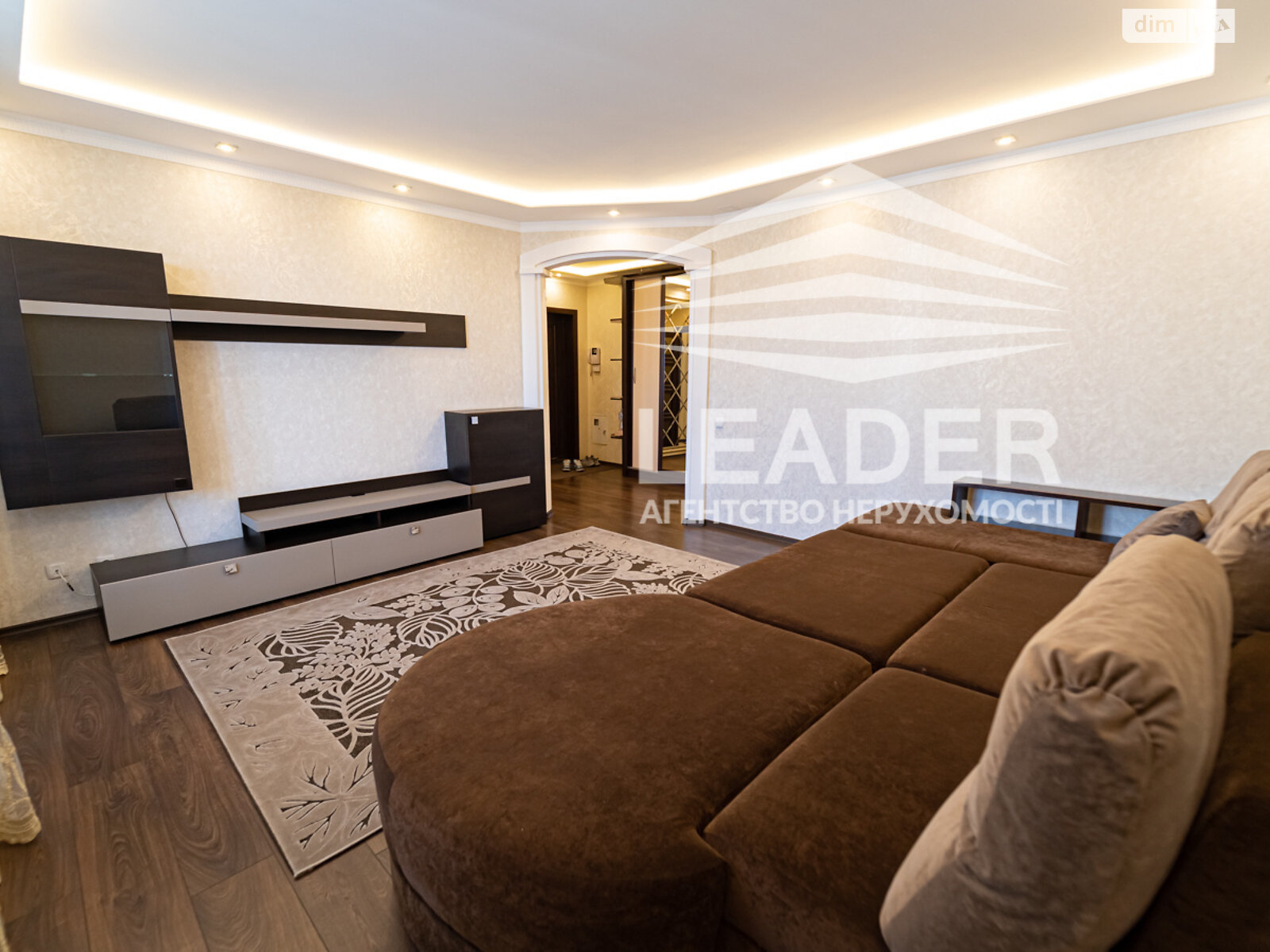 трехкомнатная квартира в Виннице, район Подолье, на ул. Зодчих в аренду на долгий срок помесячно фото 1